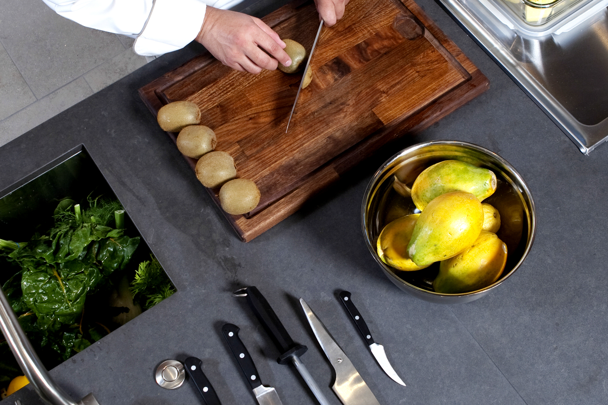 The Benefits of Using Hardwood Cutting Boards in a Restaurant